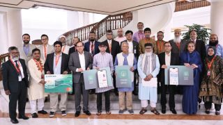 হজযাত্রীদের জন্য অ্যাপ ‘লাব্বায়েক’ উদ্বোধন করলেন প্রধান উপদেষ্টা