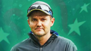 Mike-Hesson-is-the-Pakistans-new-head-coach-01