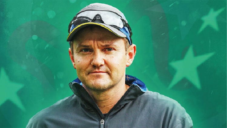 Mike-Hesson-is-the-Pakistans-new-head-coach-01